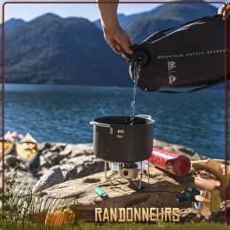 Sac réservoir Dromedary MSR est à la fois un réservoir à eau et un sac d'hydratation pour randonner et trek